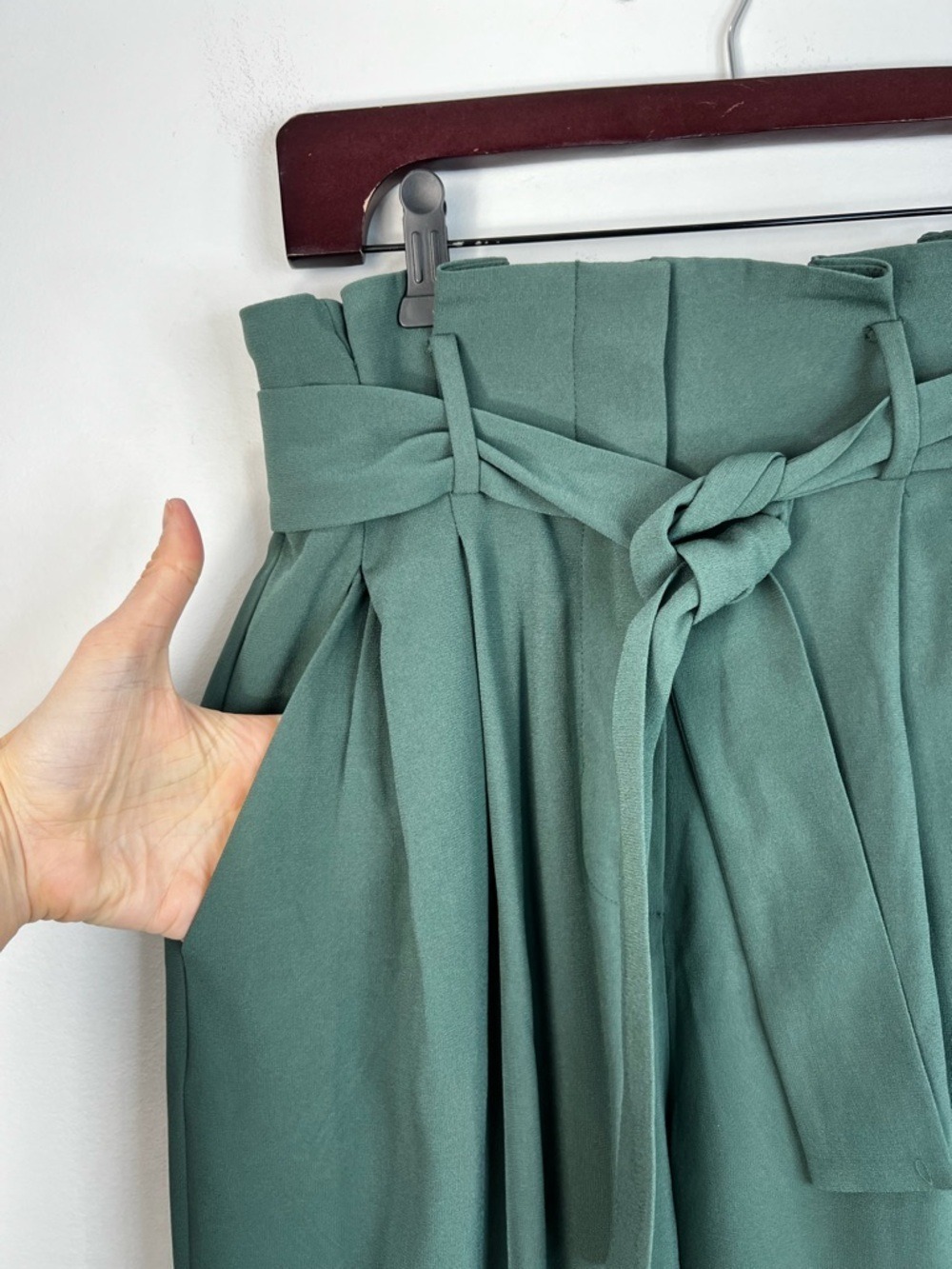 Aritzia Babaton old money high rise cropped wide leg paper bag waist trousers 8 - Picture 7 of 13